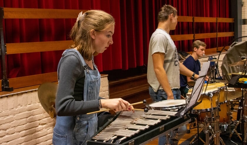 Harmonie St. Cecilia oefent voor het Promconcert.