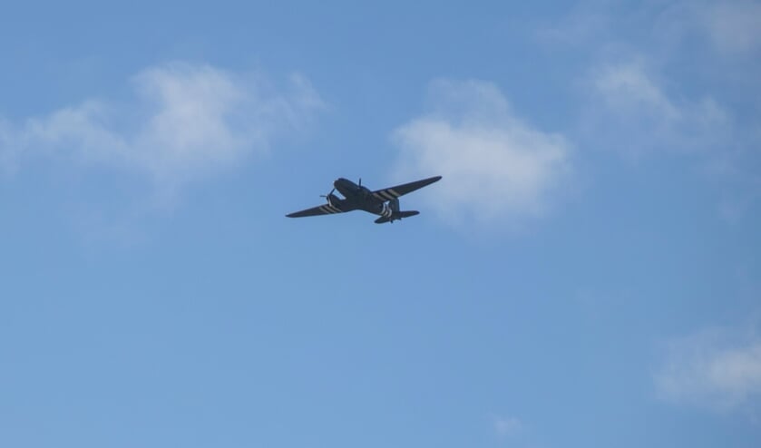 Parachutesprongen Eerde ter ere van Operation Market Garden