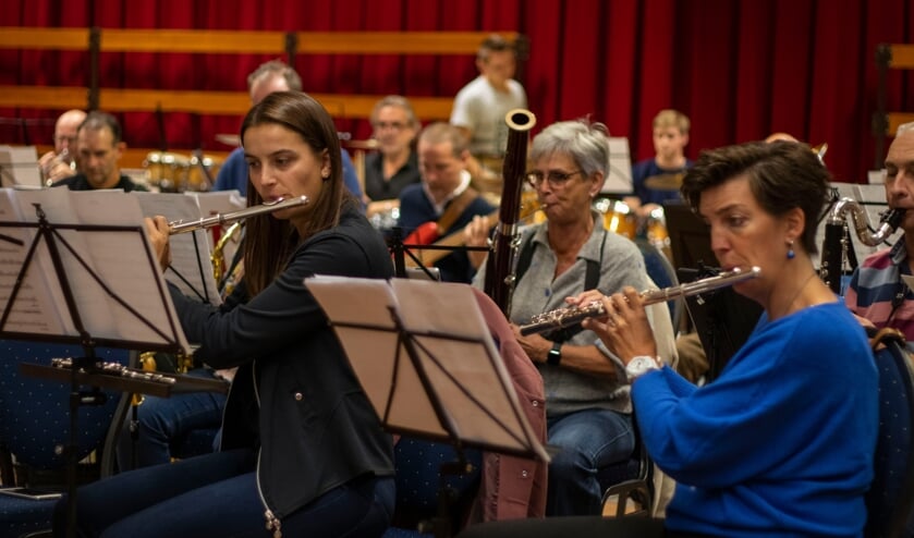Harmonie St. Cecilia oefent voor het Promconcert.