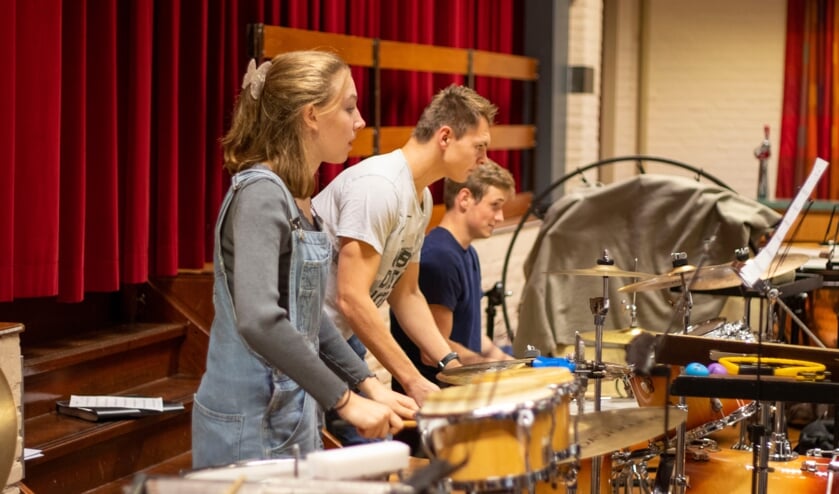 Harmonie St. Cecilia oefent voor het Promconcert.