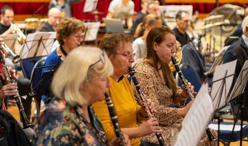 Harmonie St. Cecilia oefent voor het Promconcert.