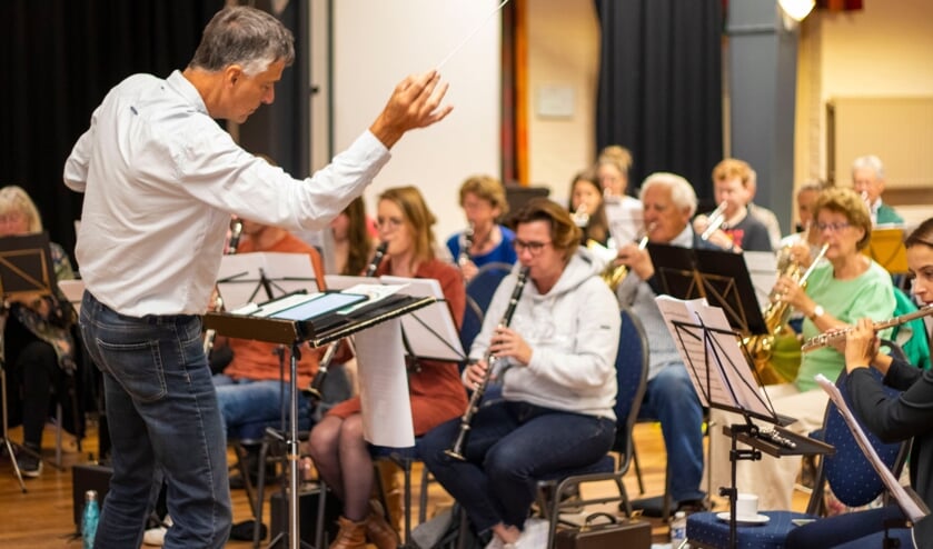 Harmonie St. Cecilia oefent voor het Promconcert.
