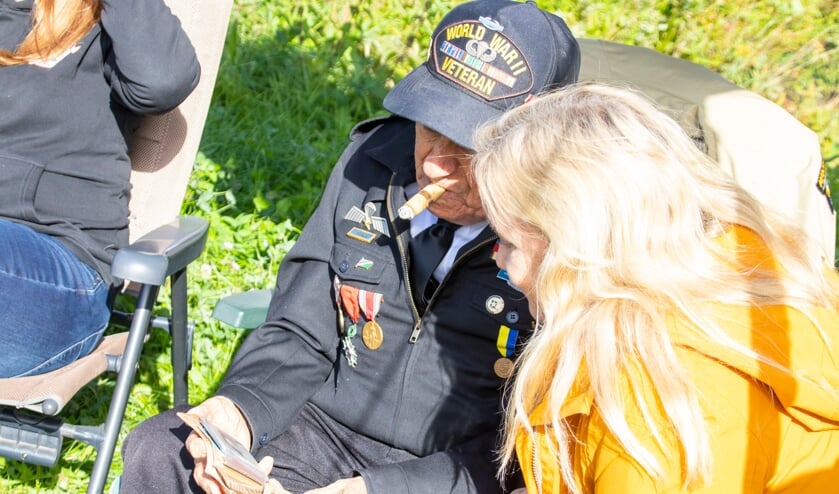 Parachutesprongen Eerde ter ere van Operation Market Garden