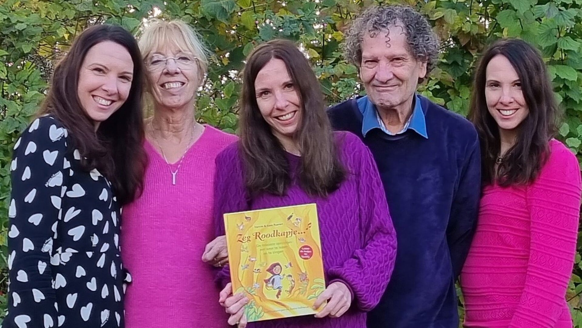 Vlnr: Wendy, Hannie, Eefje, Kees en Joany Buenen.
