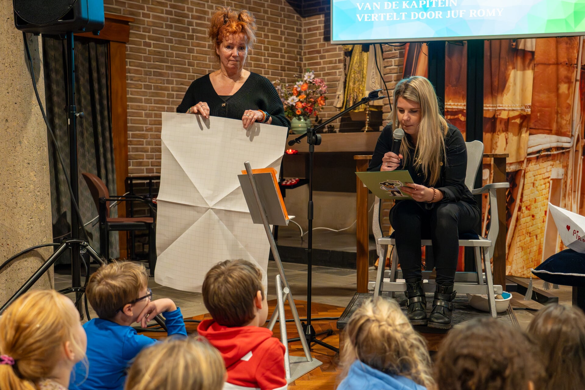 Luisteravond Wijbosch, Juf Romy verteld een verhaal, de kinderen doen mee