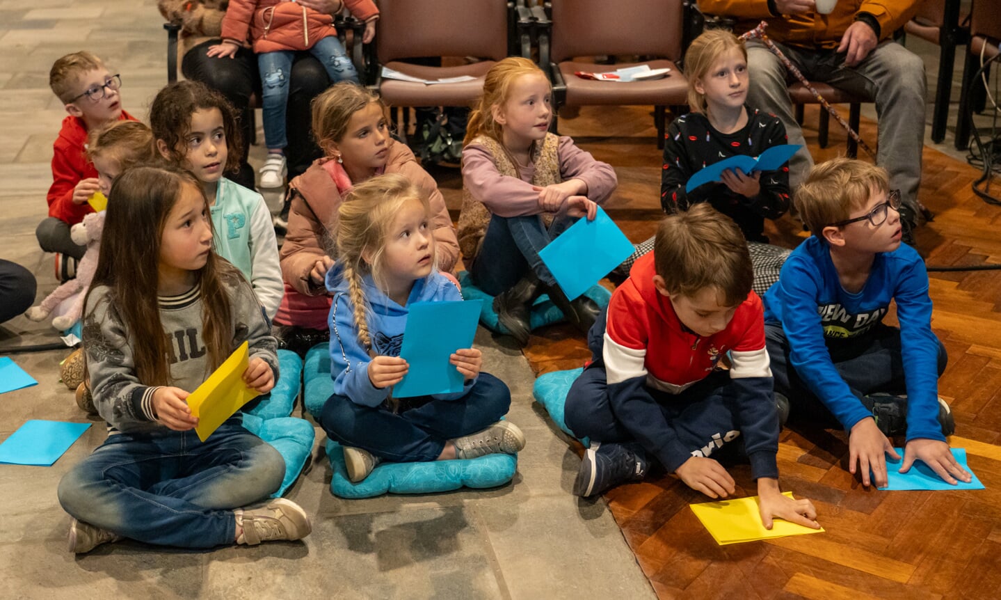 Luisteravond Wijbosch, Juf Romy verteld een verhaal, de kinderen doen mee