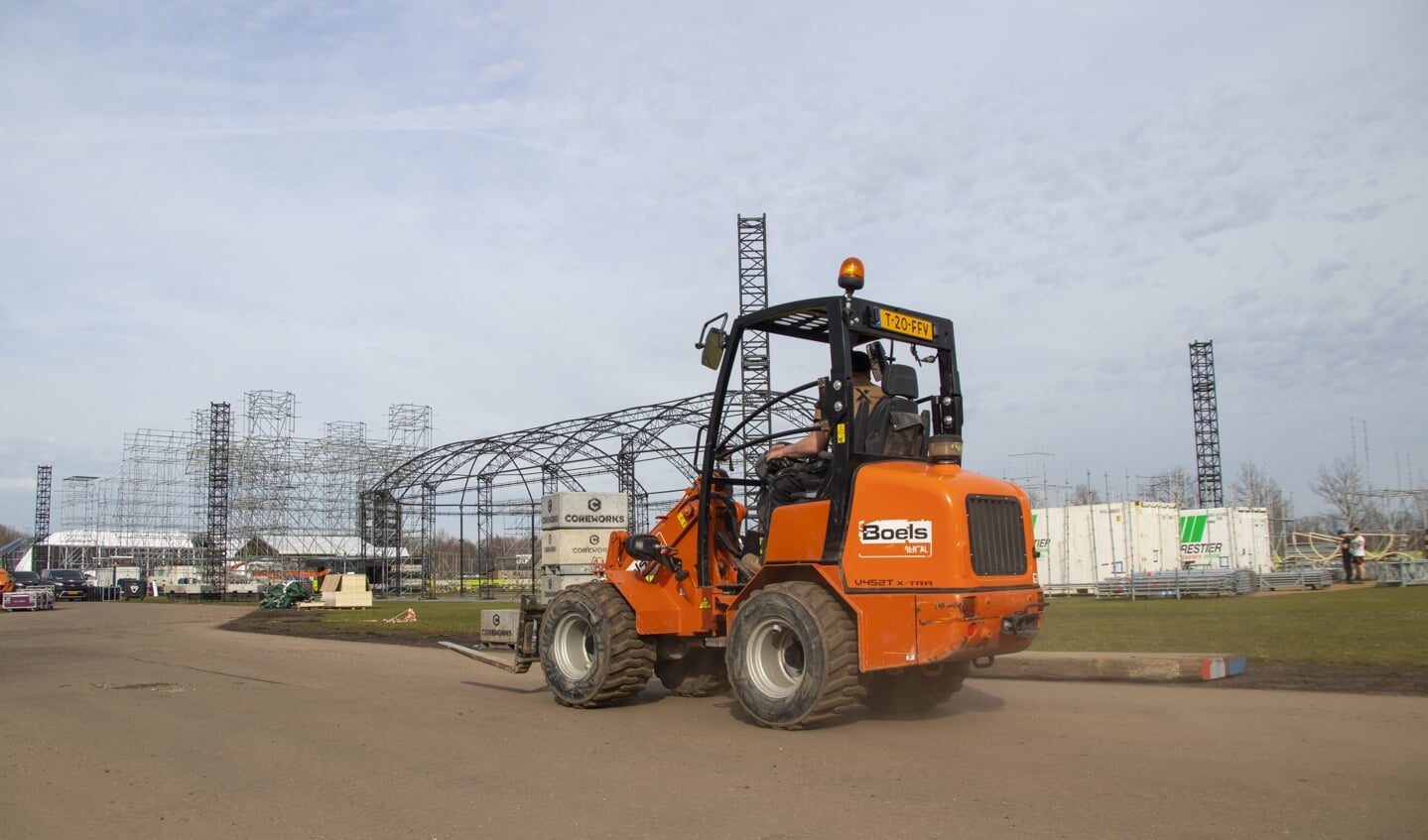 Opbouw Paaspop in volle gang.