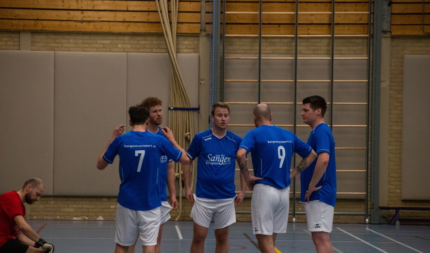 Vd Sangen transport kampioen zaalvoetbal
