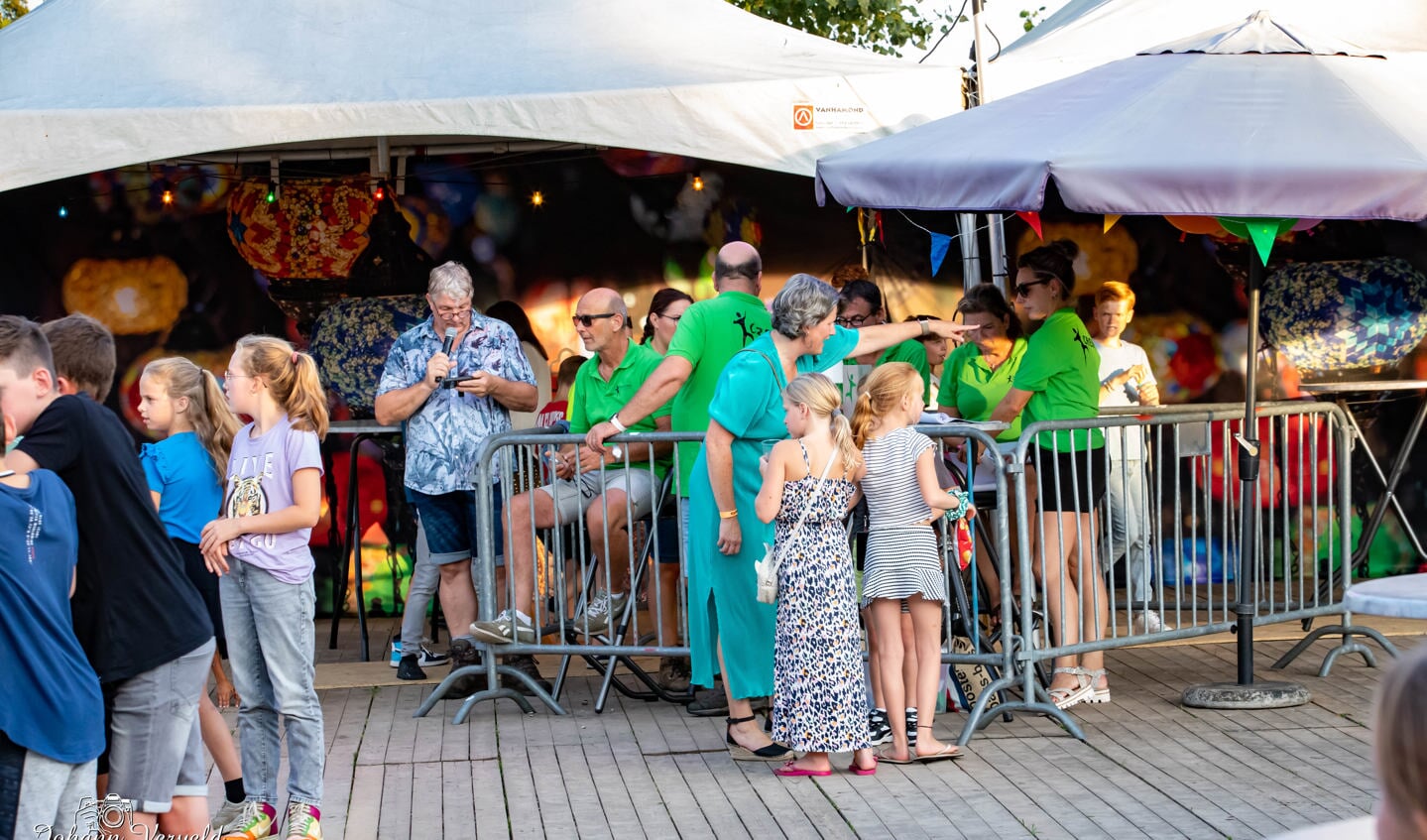 Paalklimmen voor de jeugd in Wijbosch