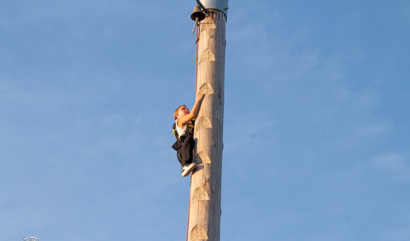Paalklimmen voor de jeugd in Wijbosch