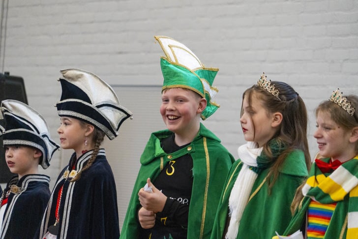 Schoolcarnaval met bezoek van Prins Maikel bij EBC Icarus