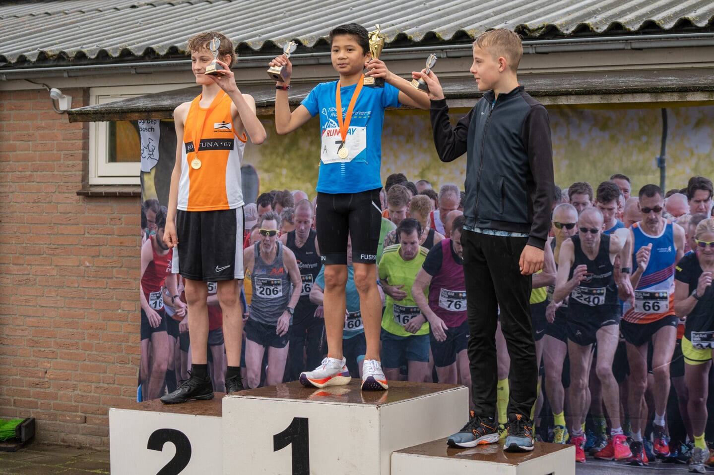 TVE sport Wijboschloop, jeugdloop jongens: 1. Wang, Mark Dave Apalla 08:14, 2. Quinten Dekkers 08:29, 3. Robbin Zandbergen 09:1