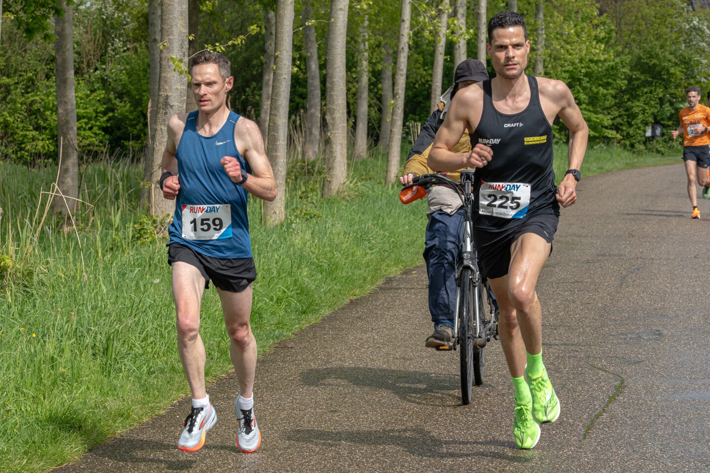 TVE sport Wijboschloop, Bart Niesten (l) winnaar 5 km en Angelo Gevers winnaar 10 km.
