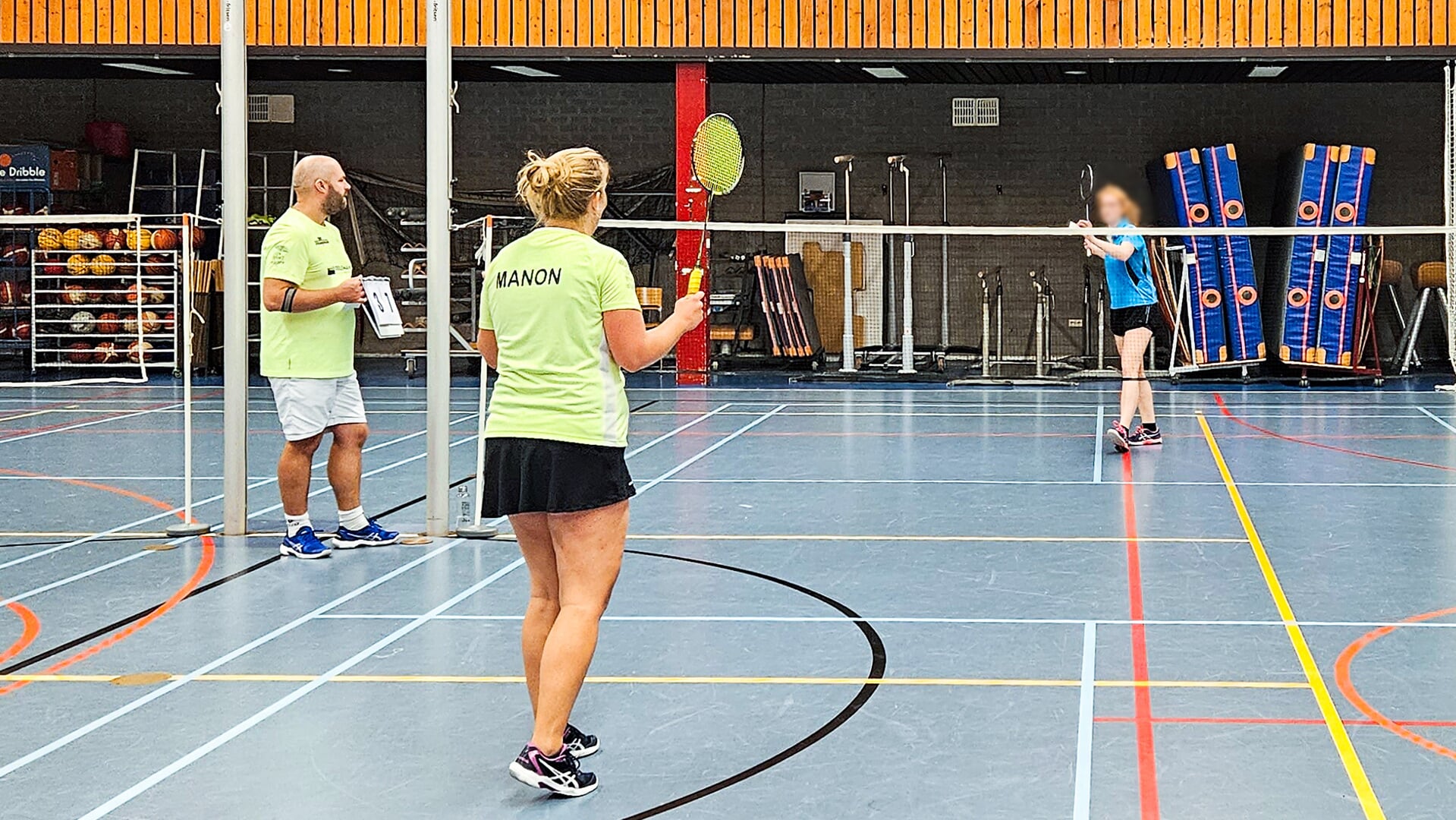 Foto: Tweede dame Manon van Beers in actie tijdens haar spannende vrouwenenkel.
