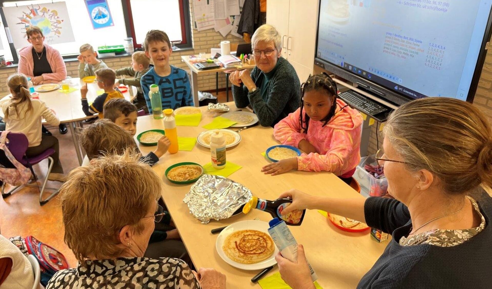 Op diverse scholen en dagverblijven in de gemeente Steenbergen werd aandacht besteed aan de Nationale Pannenkoekendag. Ook op de Gummarusschool in Steenbergen Zuid smaakte de lekkernij prima.