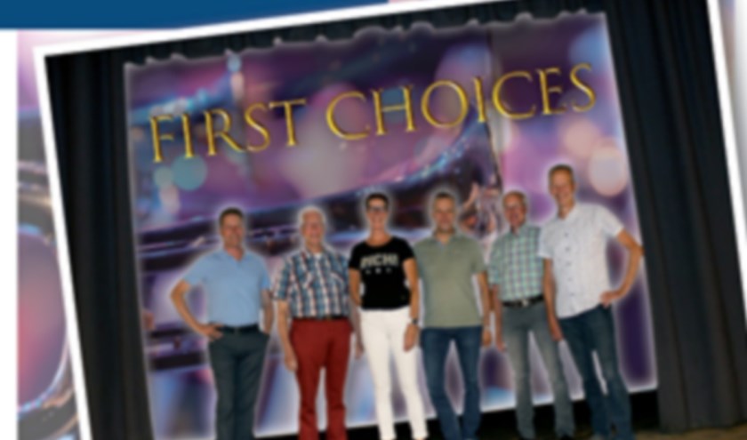 Zes jubilarissen vormen het stralende middelpunt van First Choices, v.l.n.r. Andre Cardinaal, Frans Tielen, Marja Smies, Jan van Raaij, Theu Valkenburg en Jan Valkenburg