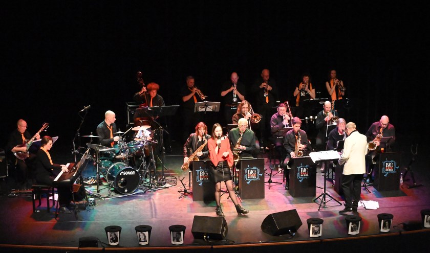 De bigband tijdens een van de Singing with a bigband optredens