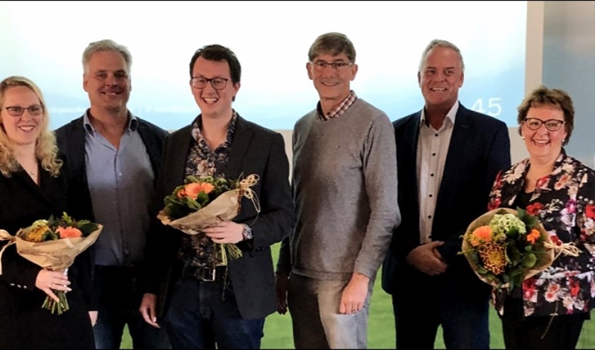 Fotobijschrift: Volledig hoofdbestuur met v.l.n.r: Marina Eckhardt, Hans Middendorp, Glenny Davidse, Ron van Megen, Jan van Oorschot en Leonie Bruggink–Van der Steen.