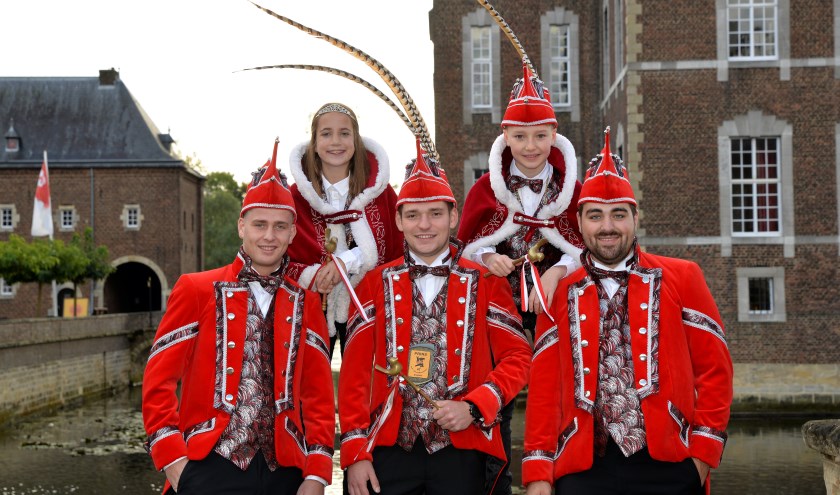 De Prinsenfamilie van de Heiknuuters voor het komende carnavalsseizoen