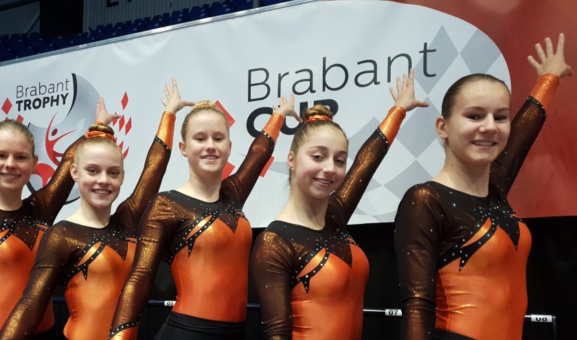 Mijna Vos, Merel van Breugel, Daniek Versloot, Lieke Broers en Ine Eijkens, foto: Karin Vreijsen