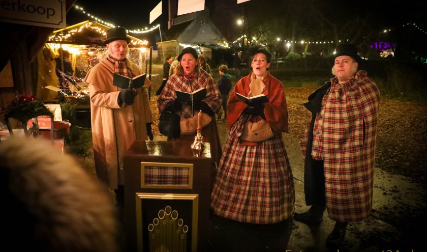 Koor Dickens Voices tijdens 1e Eynder Pieck festeyn