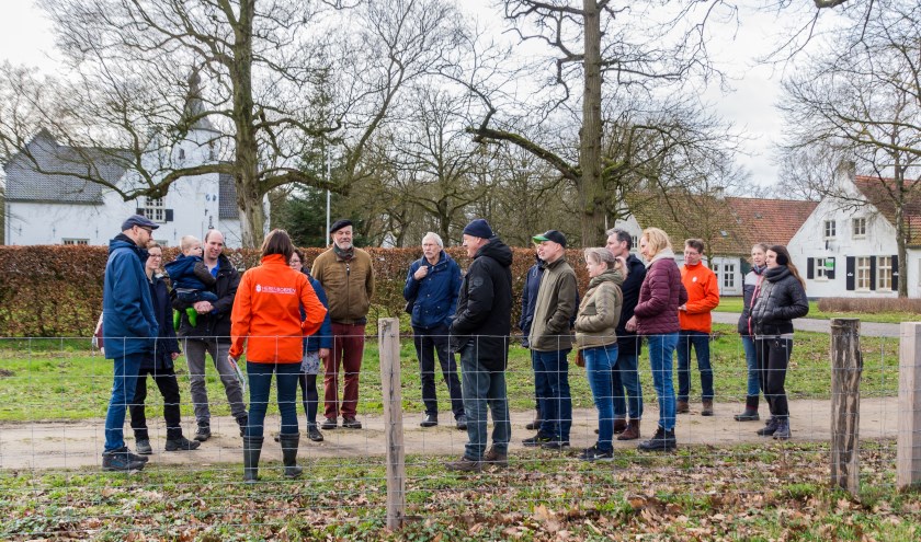 Tijdens de rondleiding kregen de aspirant-boeren uitleg over de opzet van het hele plan, foto Gonnie Feijen