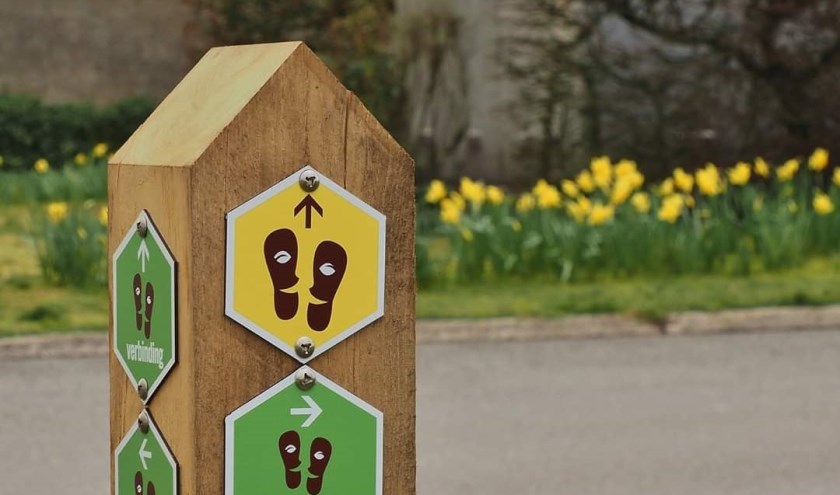 De verschillende trajecten zijn bewegwijzerd aan de hand van bordjes met stapschoentjes