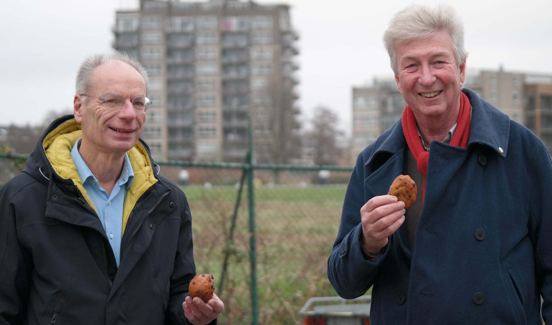 Jeroen Weekenborg (links) en Rob van Engelenburg met de toekomstige Fortuynwijk op de achtergrond