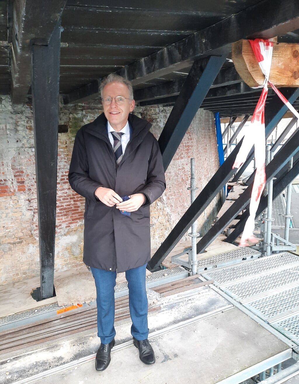 Burgemeester Leendert de Lange op bezoek in de Molen. (Foto: PR)