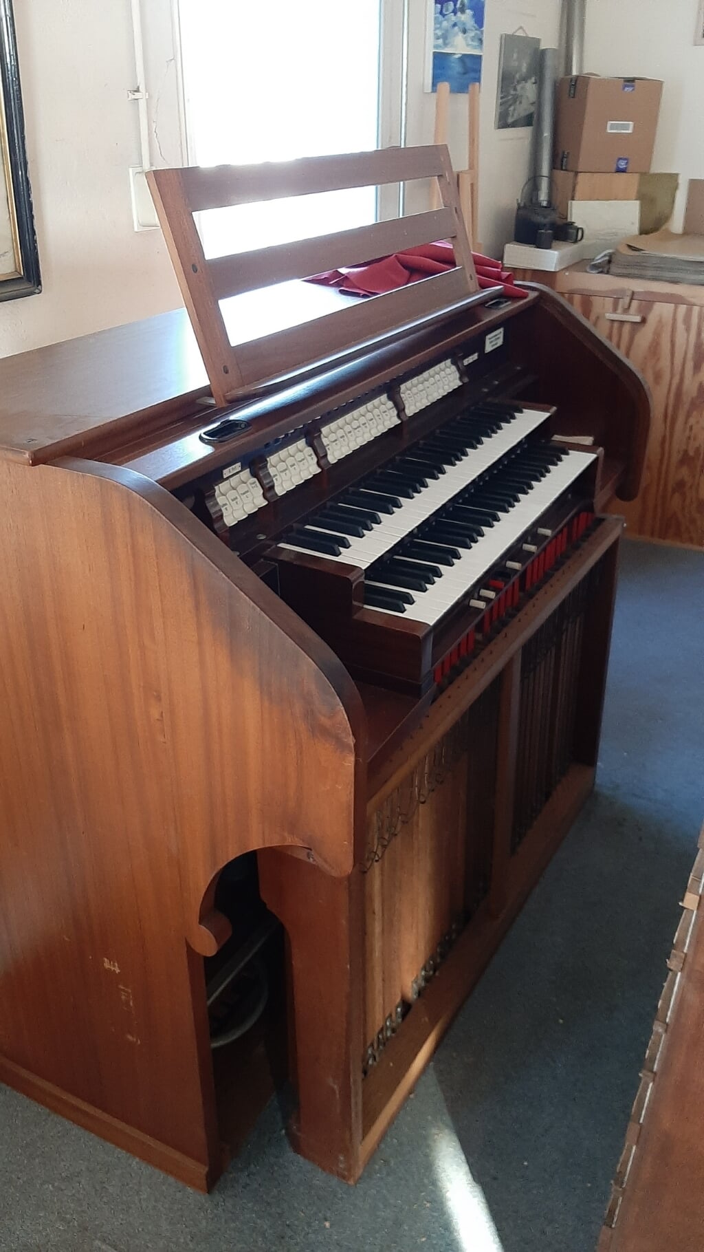 Op de foto: de speeltafel van het nieuwe orgel.