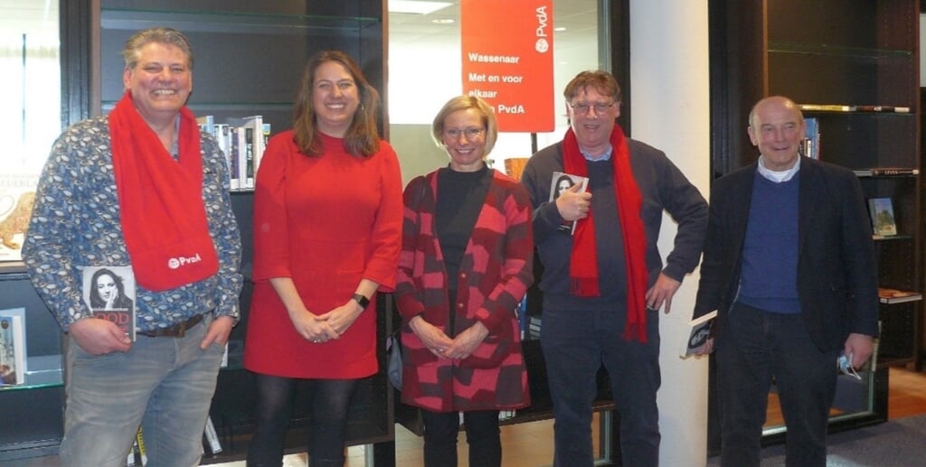 From left to right: Roy Pillen, no. 2 PvdA-list of candidates; Marjolein Moorman PvdA alderman of Amsterdam; Jenneke Boerman Chairman of the PvdA in Wassenaar and ‘former expat’; Henri van Smirren, no 1 on the PvdA - list of candidates; Marnix Krop (social democrat) as the former Dutch ambassador to Poland and Germany with expat experience.