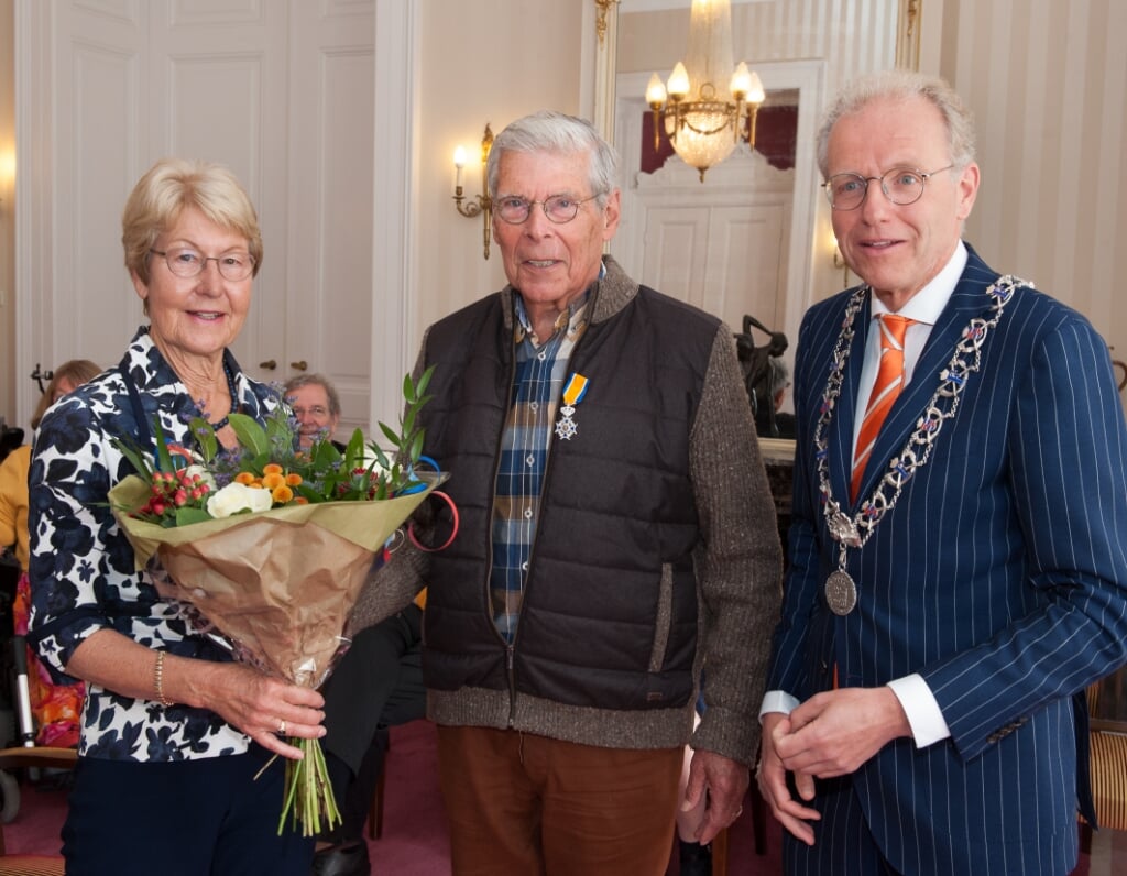 De burgemeester met de heer en mevrouw Mewissen, Foto: Jan van der Plas