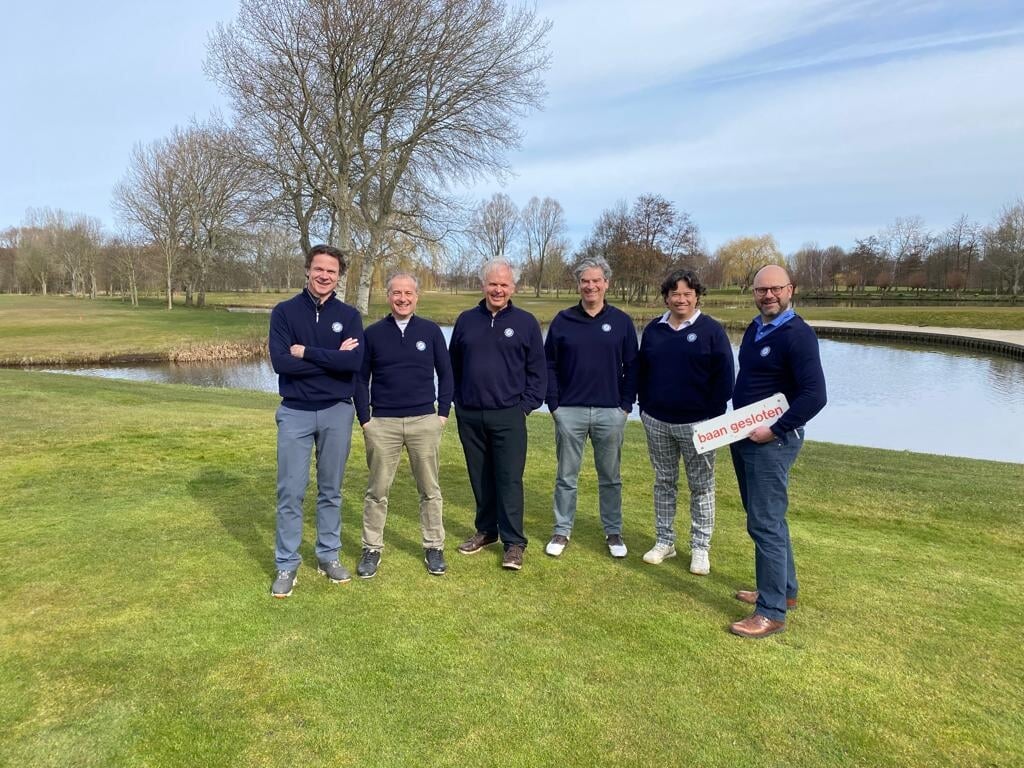 Het team van Heren 3 met van links naar rechts: Bob Verhoeff, Jan Eduard Thomson, Ronald Koppele, Ian Ruinen, David Schreuders en Mathijs Tacken (niet op foto: Raymond van de Bergh).