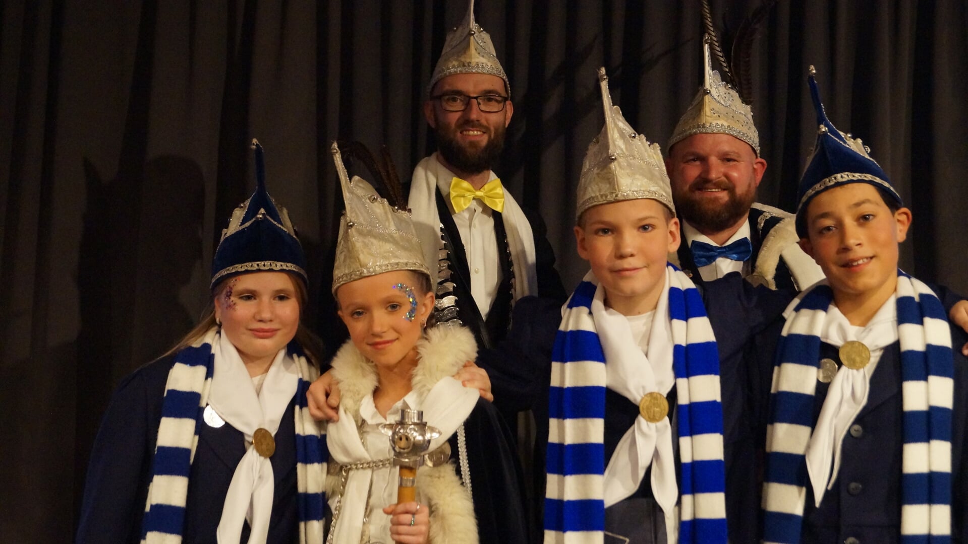 Prins Rob I en Adjudant Roy tesamen met de Jeugdhoogheden