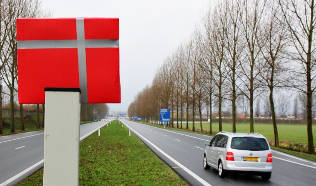 <p>Naast vaste flitspalen wil de VVD ook mobiele palen.</p>