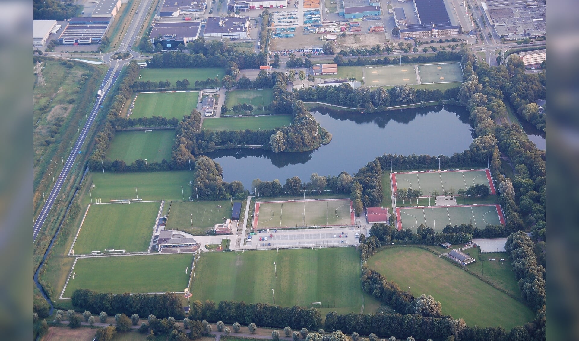 Sportpark De Groene Velden vanuit de lucht (archieffoto).