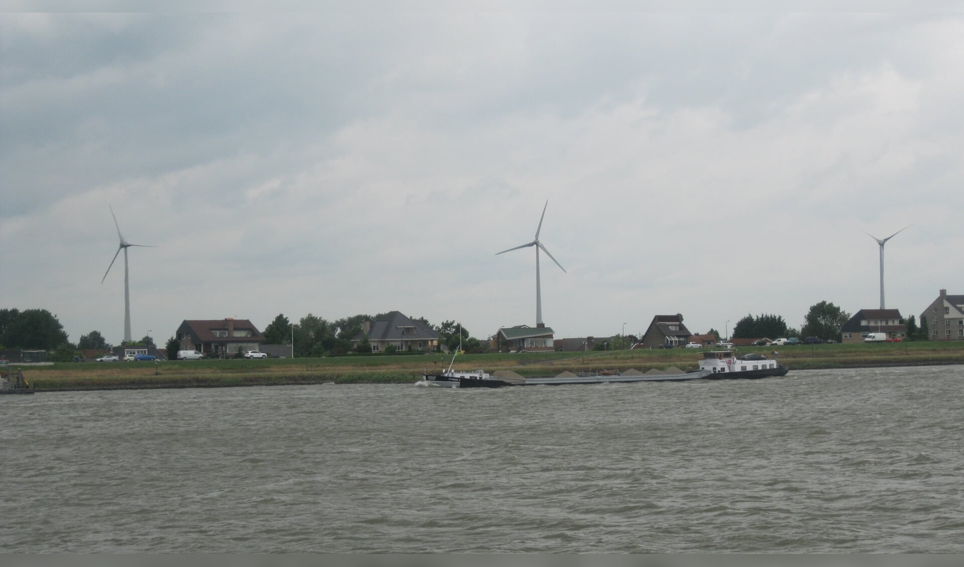 In de gemeente Molenlanden staan al drie windmolens langs de A15