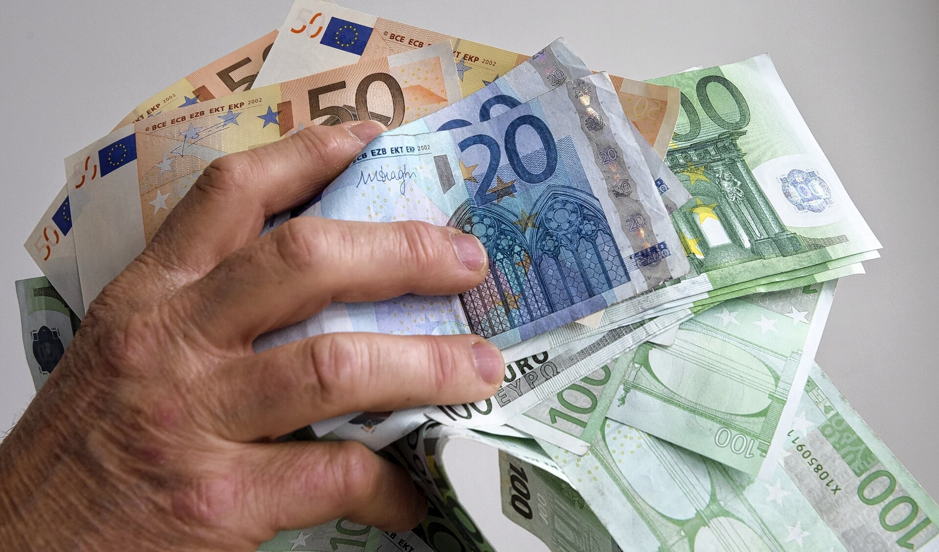 ANP XTRA Den Haag zwart, financiën, europa, papier, rijkdom, bankbiljet, geld, valuta, 20, europese