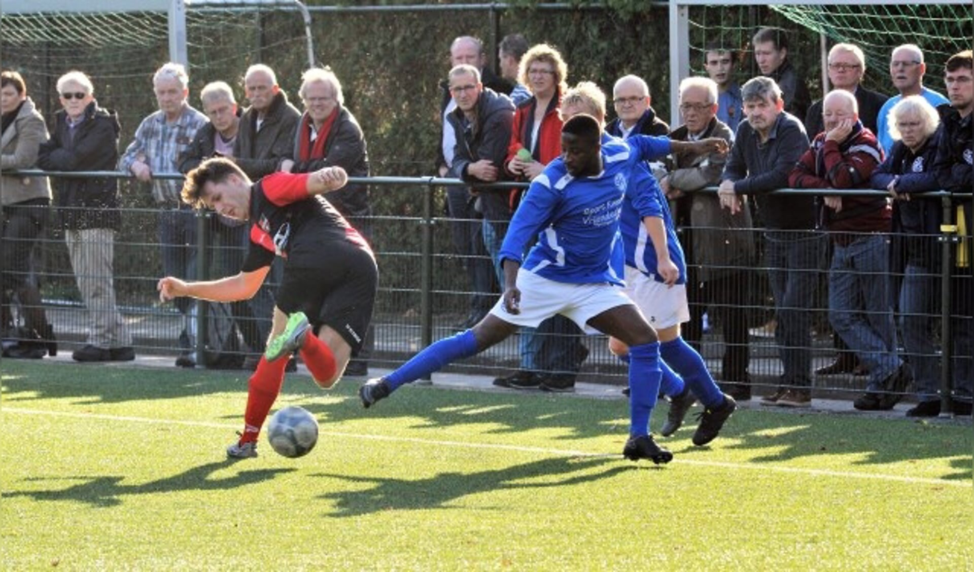 Foto: SKV-speler Gilmar Correia stijlvol in actie. Foto: gertbudding.nl