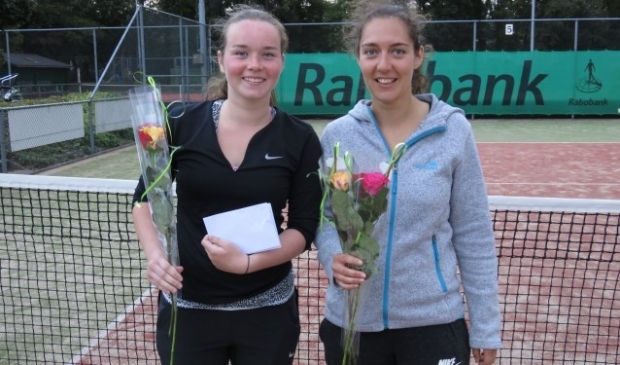 Veerle Contant (l) won zowel de DE5 als de DE4. In de finale van die laatste categorie versloeg ze de Wageningse Morgane Boulestreau. Foto: Chun Yue Cheung