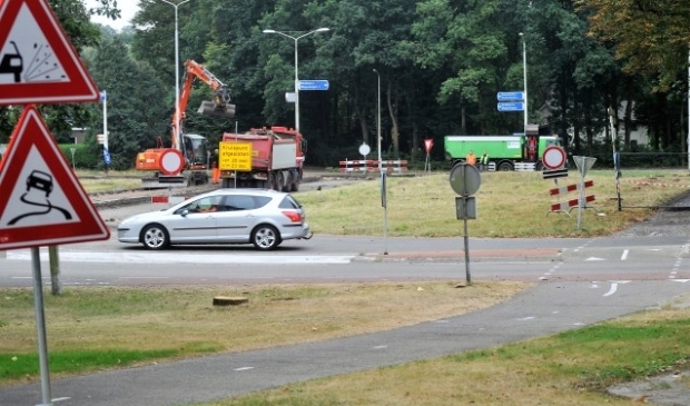 Automobilisten merken aanwijzing borden nauwelijks op. Verkeersregelaars maken overuren. Foto: gertbudding.nl