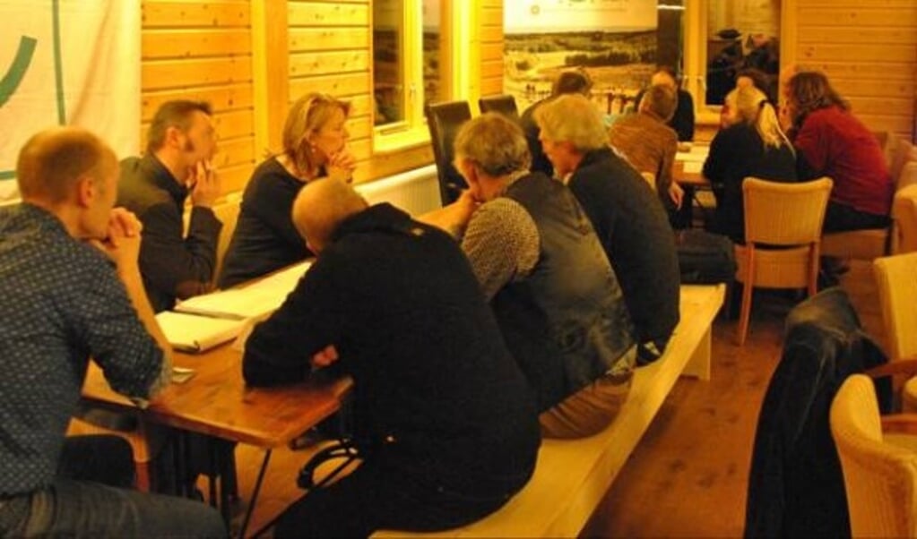  Intensief overleg aan de thematafels over voedsel en educatie op het Streekplatform Kromme Rijnstreek. Fotograaf: Iris Bottema
