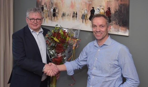 Jos Buijs (links) bedankt Paul Janssen voor zijn originele bijdrage.