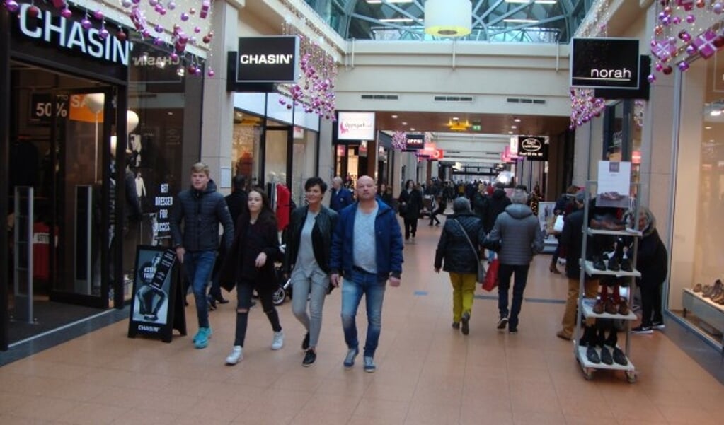 De tweede koopzondag in Veenendaal ooit, bracht meer mensen op de been dan de eerste. (Archieffoto: Martin Brink)