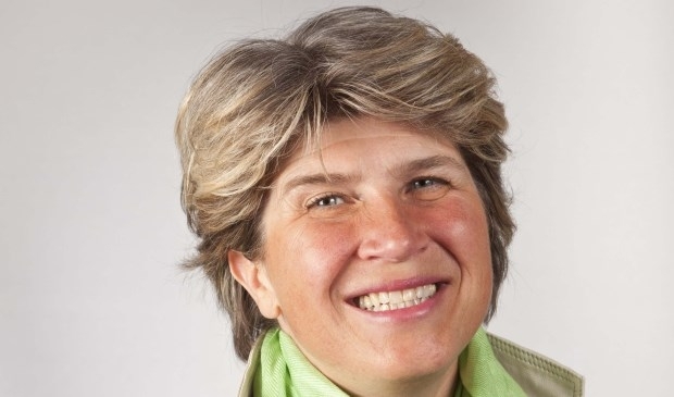 De wethouder van volkshuisvesting, Madeleine Bakker.