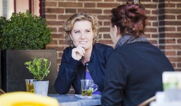 Petra Cicuto helpt een Wageningse op weg naar een baan. Foto: Esther Meijer