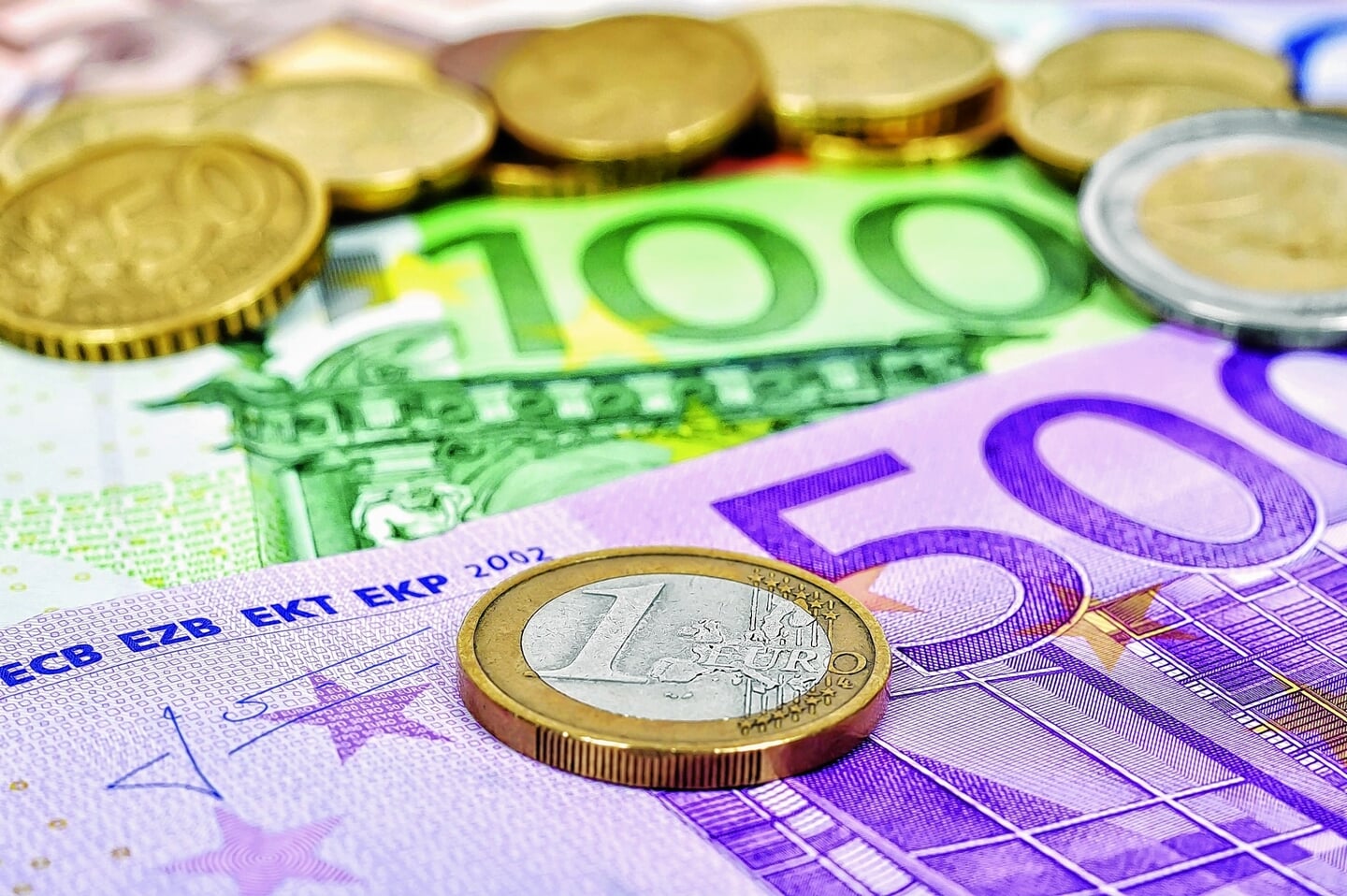 3899768_hc07 euros.jpg