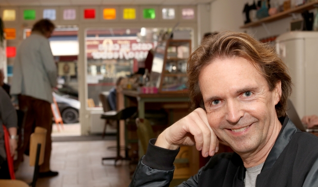 <p>Walter Lucius in zijn favoriete hangout Mi Casa Su Casa in 2016.</p>
