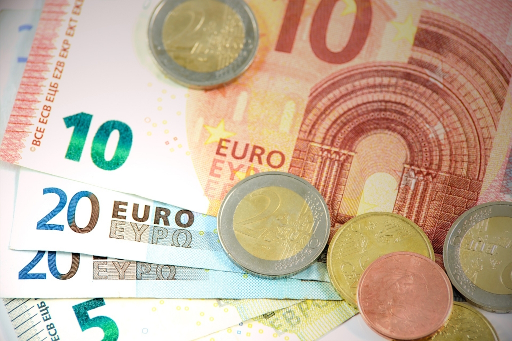 Klanten die producten verkopen krijgen direct contant geld.