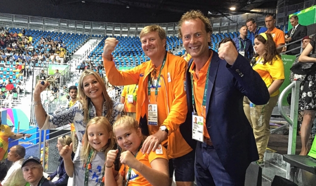 <p>Van der Vorst met de koninklijke familie op de tribune bij de Olympische Spelen in 2016 in Rio de Janeiro</p>